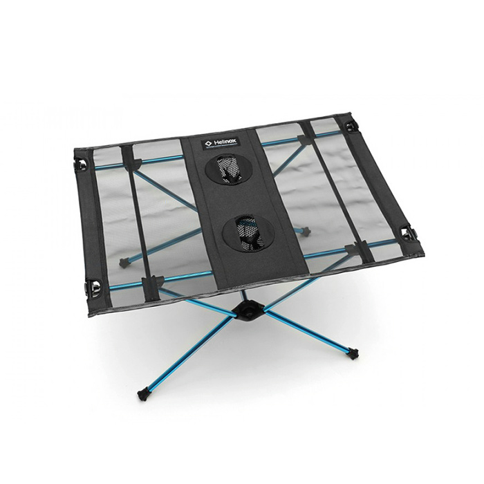 Складной туристический столик Table One от Helinox — умещается в одной руке