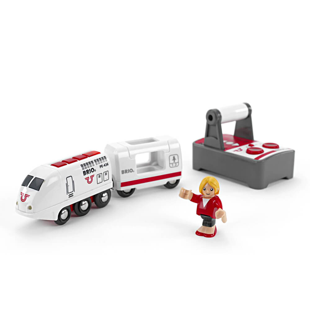Радиоуправляемый пассажирский поезд BRIO RC Travel Train с вагоном, гудком и фарами