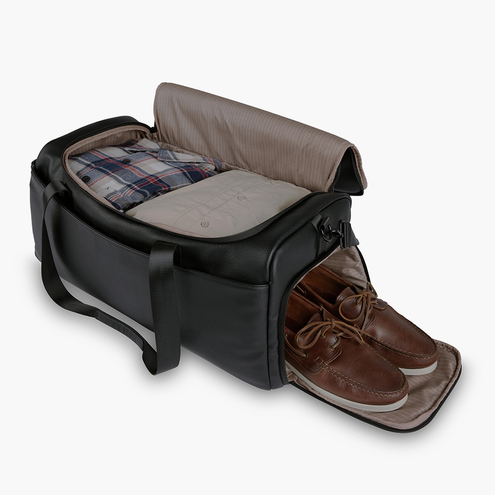 Дорожная сумка Bugatti Rico из долговечной экокожи UniLeather с регулируемым плечевым ремнем и отделением для обуви